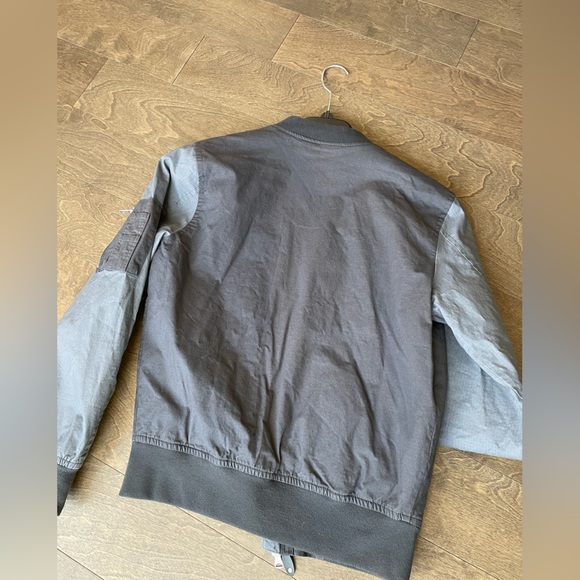 Bomber jacket bicolor dark and light grey. Perfect condition. Almost new. - Picture 7 of 9